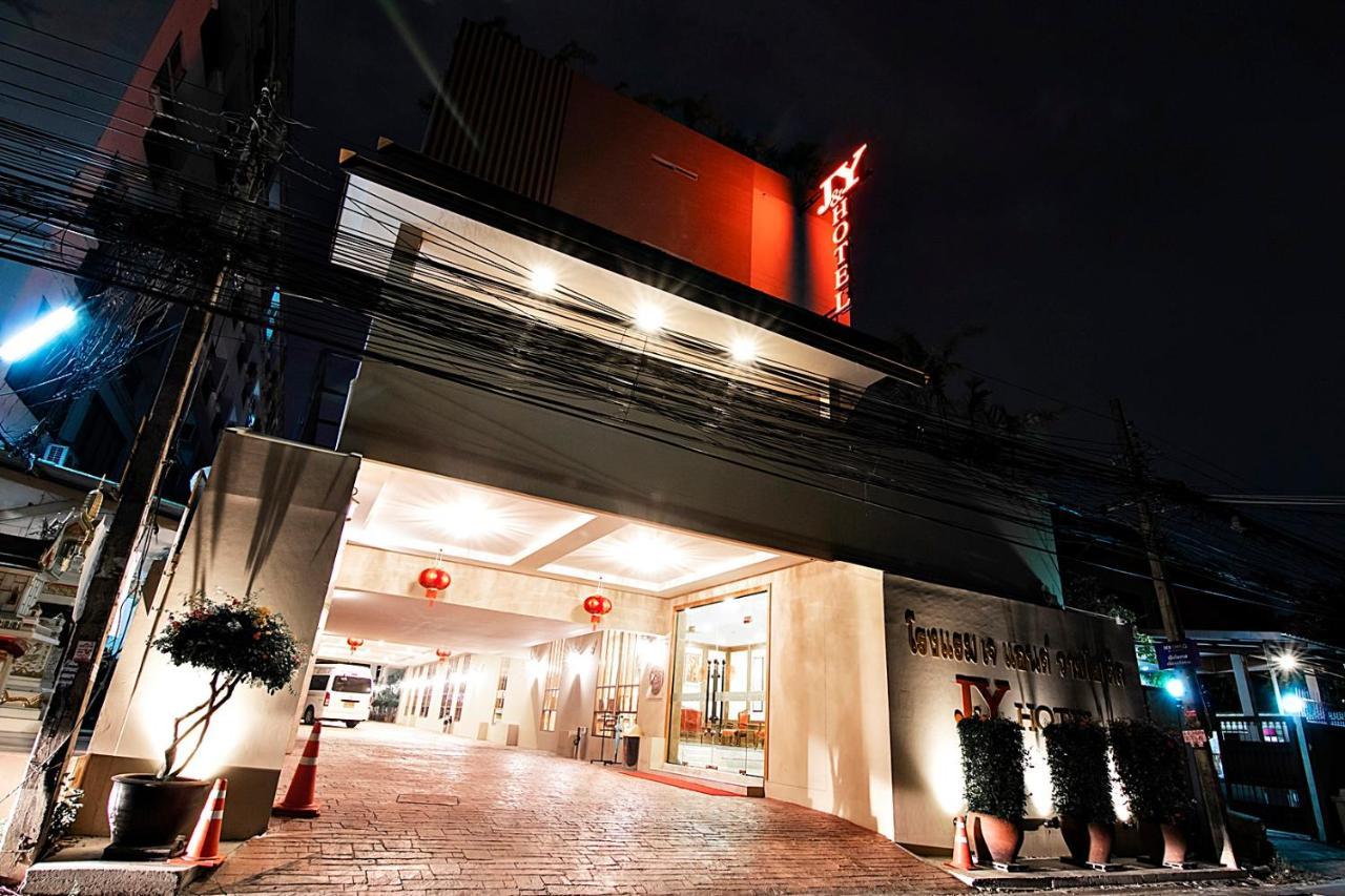 J&Y Hotel Latphrao 35 Bangkok Exterior photo