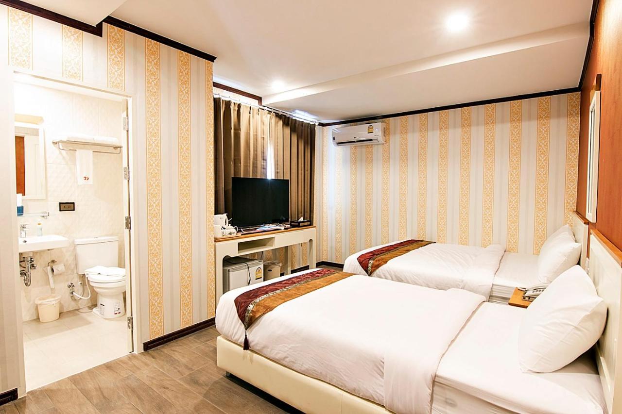 J&Y Hotel Latphrao 35 Bangkok Exterior photo